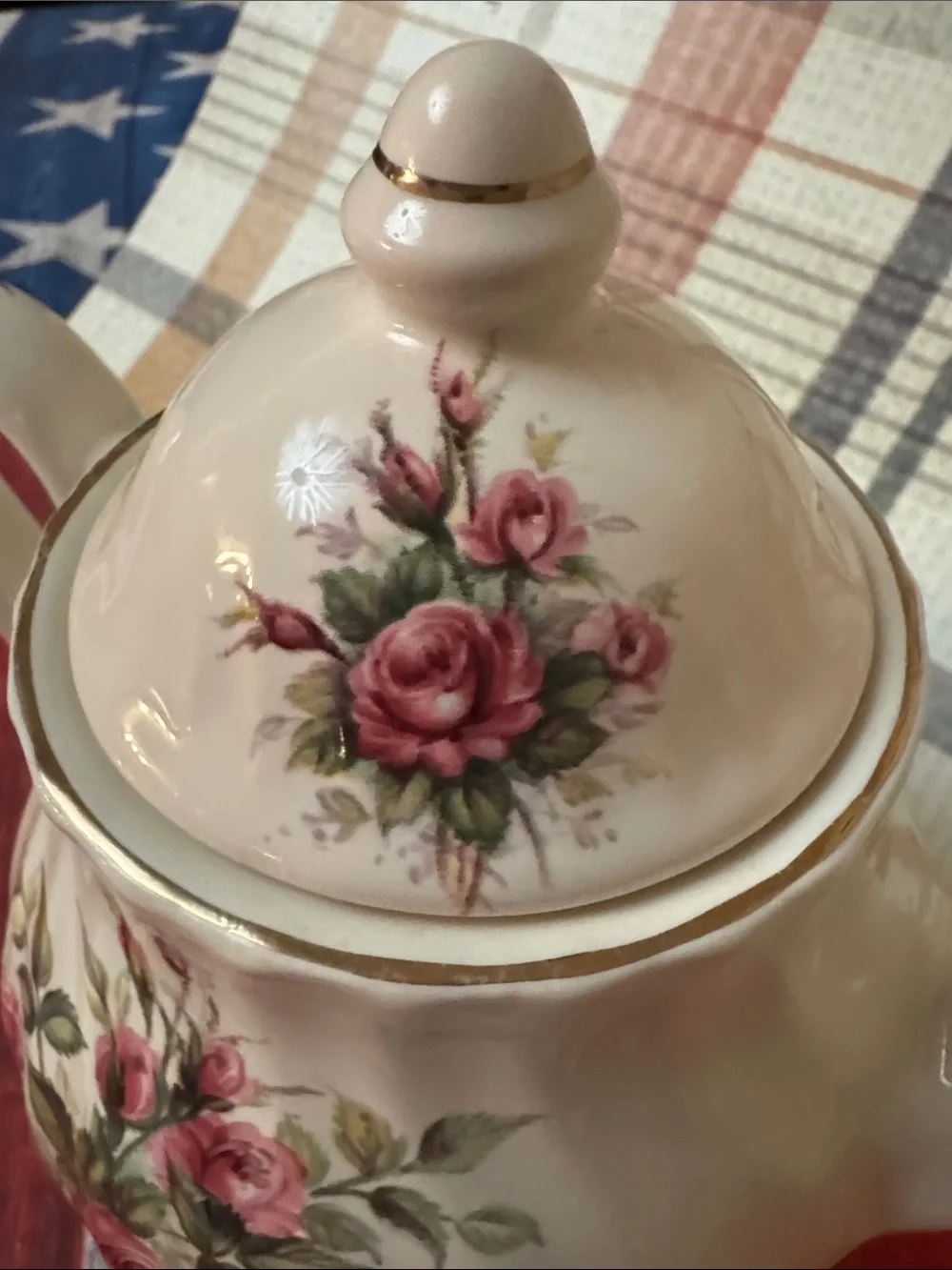 The Perfect little Floral Ceramic Teapot in Cream with Pink Roses